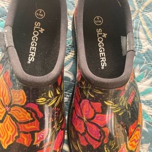 New Floral women clogs size 8